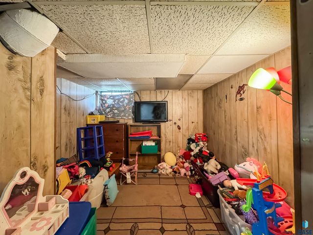 1013 N Kiwanis Ave Avenue, Sioux Falls, SD 57104