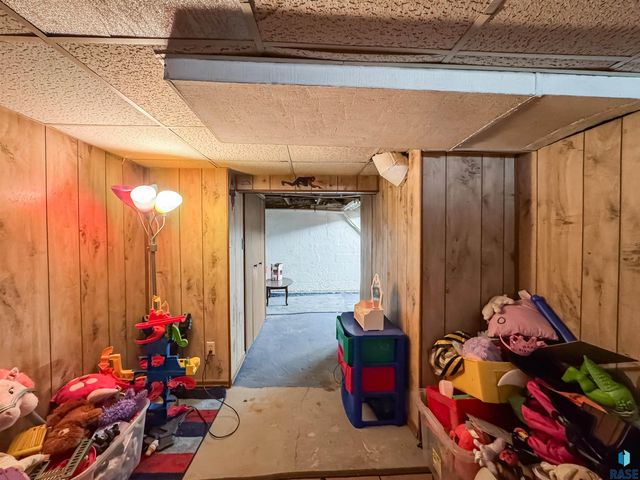 1013 N Kiwanis Ave Avenue, Sioux Falls, SD 57104