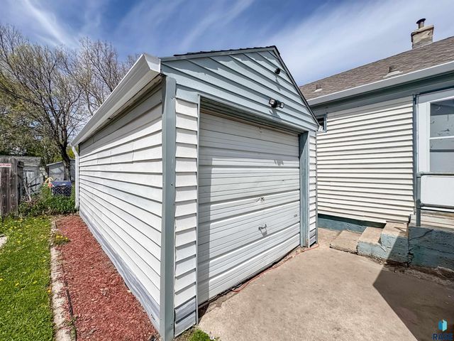 1013 N Kiwanis Ave Avenue, Sioux Falls, SD 57104