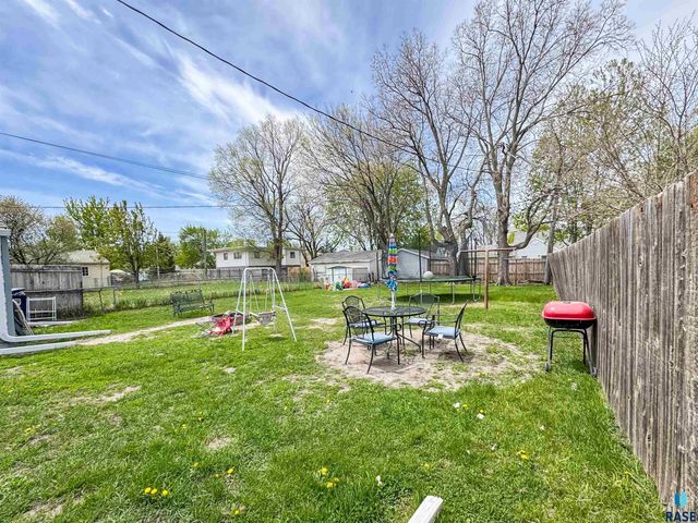 1013 N Kiwanis Ave Avenue, Sioux Falls, SD 57104