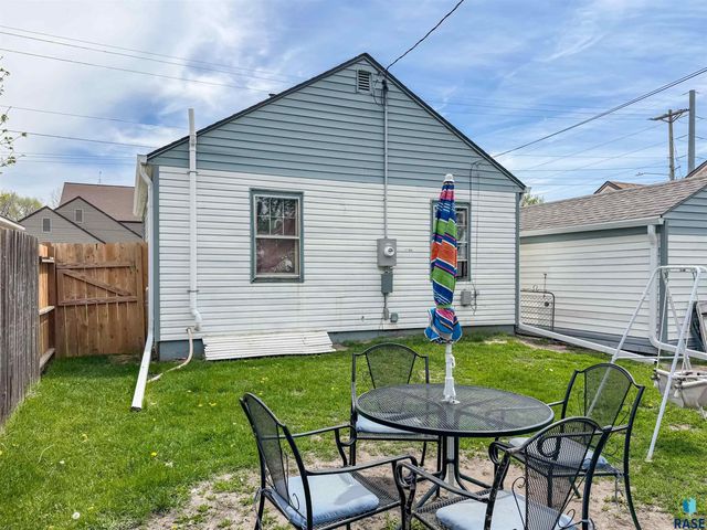 1013 N Kiwanis Ave Avenue, Sioux Falls, SD 57104
