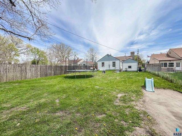 1013 N Kiwanis Ave Avenue, Sioux Falls, SD 57104