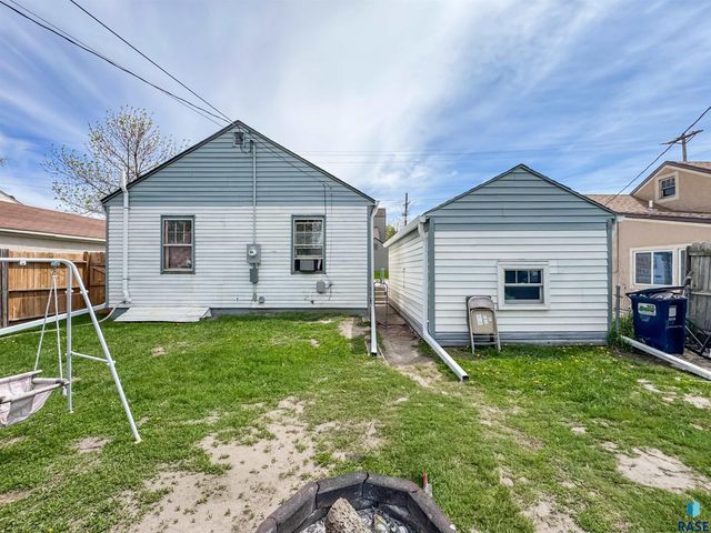 1013 N Kiwanis Ave Avenue, Sioux Falls, SD 57104