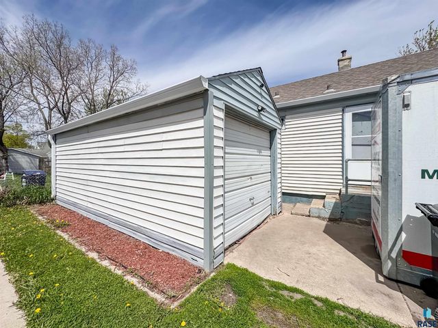 1013 N Kiwanis Ave Avenue, Sioux Falls, SD 57104