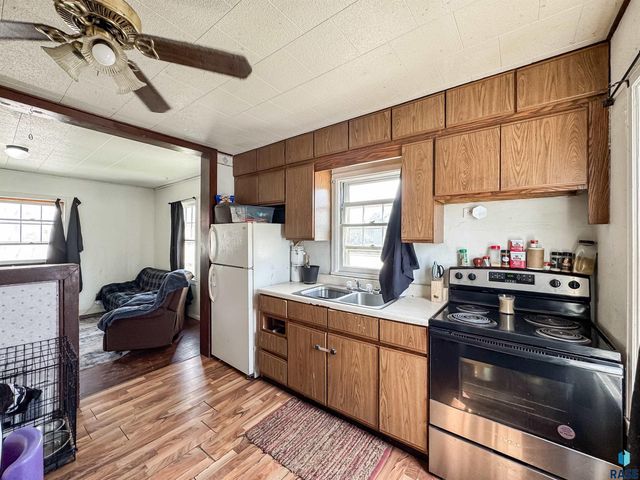 1013 N Kiwanis Ave Avenue, Sioux Falls, SD 57104