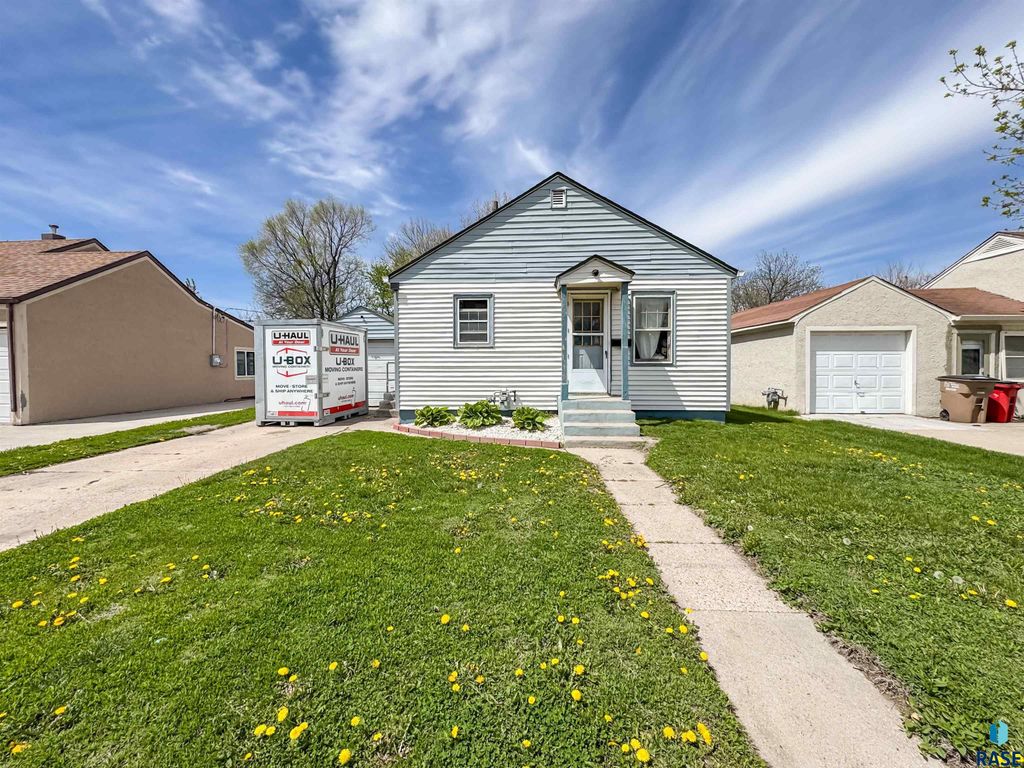 1013 N Kiwanis Ave Avenue, Sioux Falls, SD 57104