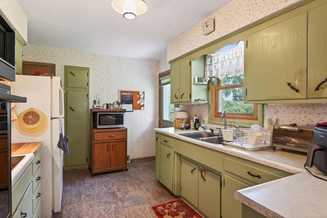 3104 Mildred Drive, Roseville, MN 55113