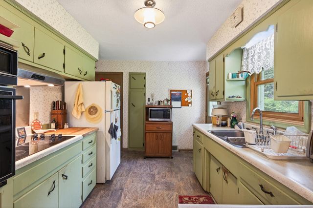 3104 Mildred Drive, Roseville, MN 55113