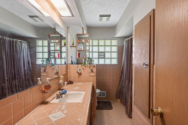 3104 Mildred Drive, Roseville, MN 55113