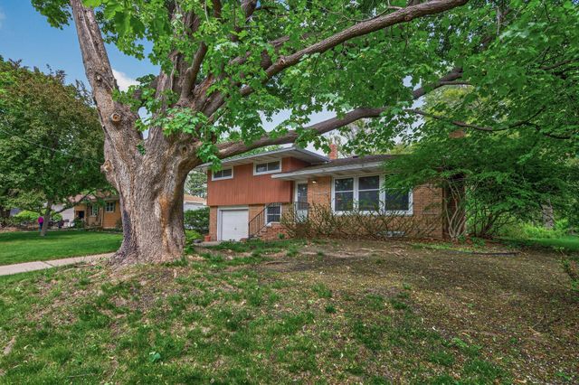 3104 Mildred Drive, Roseville, MN 55113