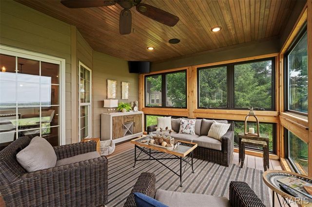 4252 Napa View Lane, St Charles, MO 63304
