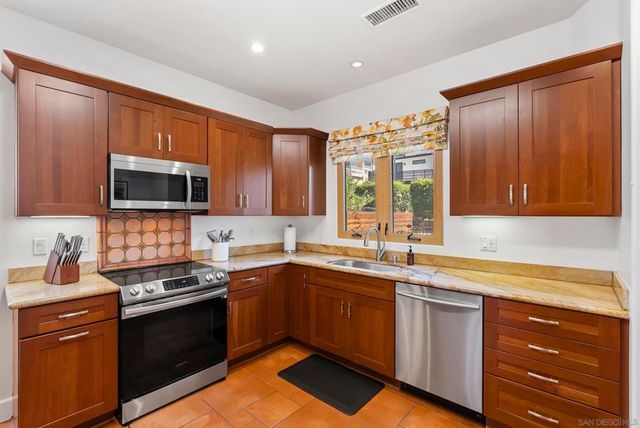 5622 Taft, La Jolla, CA 92037