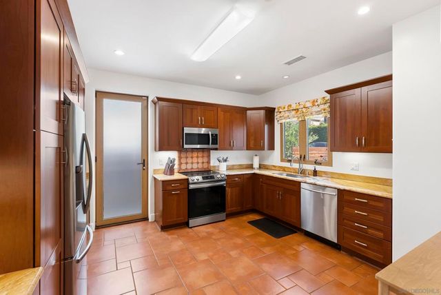 5622 Taft, La Jolla, CA 92037