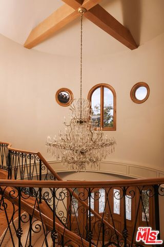 3829 Hayvenhurst Drive, Los Angeles, CA 91436