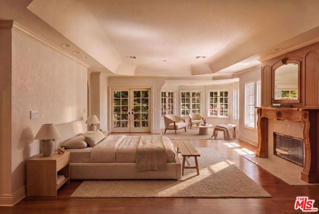 3829 Hayvenhurst Drive, Los Angeles, CA 91436