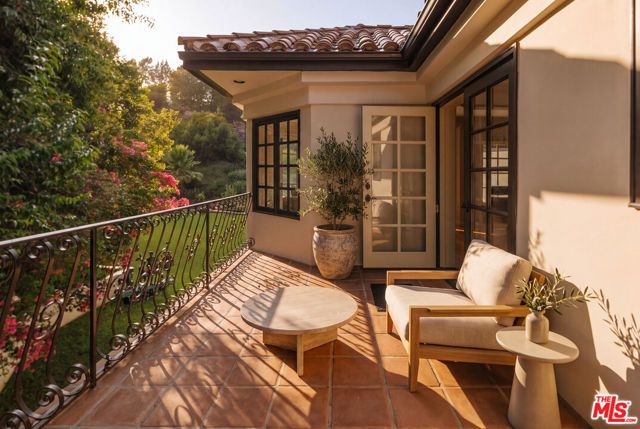 3829 Hayvenhurst Drive, Los Angeles, CA 91436