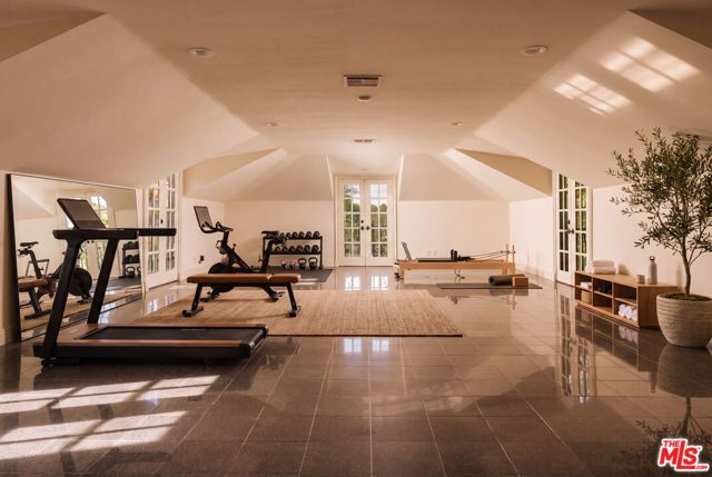 3829 Hayvenhurst Drive, Los Angeles, CA 91436