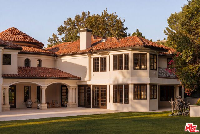 3829 Hayvenhurst Drive, Los Angeles, CA 91436