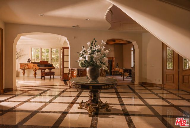 3829 Hayvenhurst Drive, Los Angeles, CA 91436