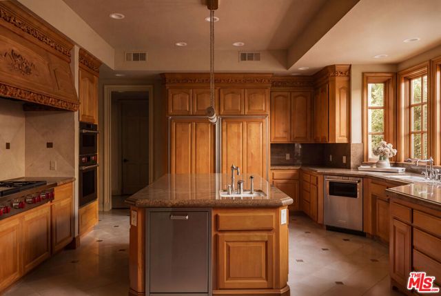 3829 Hayvenhurst Drive, Los Angeles, CA 91436
