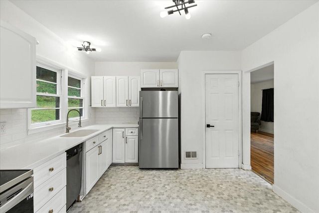 427 FLEMING Avenue, Council Bluffs, IA 51503