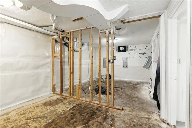 427 FLEMING Avenue, Council Bluffs, IA 51503