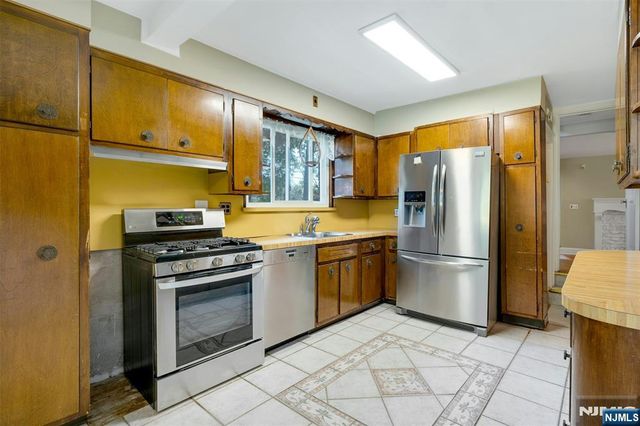 65 Merrison Street, Teaneck, NJ 07666