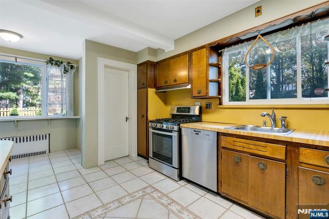 65 Merrison Street, Teaneck, NJ 07666