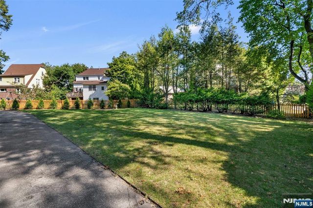 65 Merrison Street, Teaneck, NJ 07666