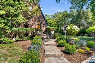 65 Merrison Street, Teaneck, NJ 07666