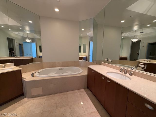 2777 Paradise Road 205, Las Vegas, NV 89109
