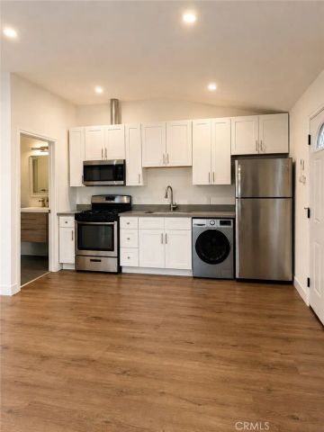 20737 Tiara Street, Woodland Hills, CA 91367