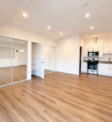 20737 Tiara Street, Woodland Hills, CA 91367