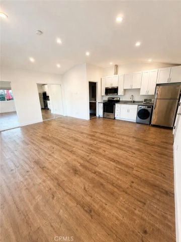 20737 Tiara Street, Woodland Hills, CA 91367