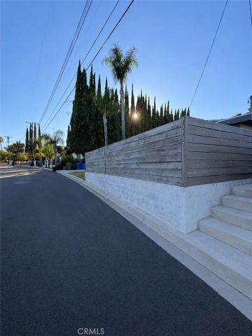 20737 Tiara Street, Woodland Hills, CA 91367