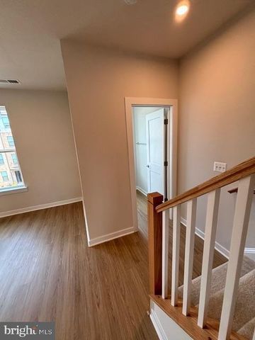 43819 MIDDLEWAY TERR, Ashburn, VA 20147