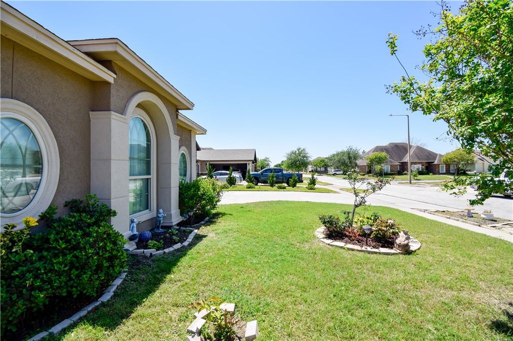 4002 Rayado Creek Dr, Corpus Christi, TX 78414 — photo 5