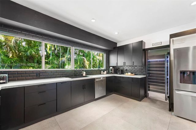 970 S Shore Dr, Miami Beach, FL 33141