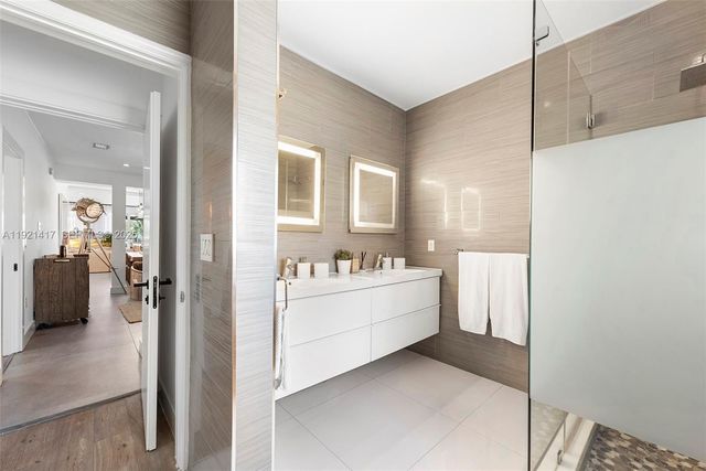 970 S Shore Dr, Miami Beach, FL 33141