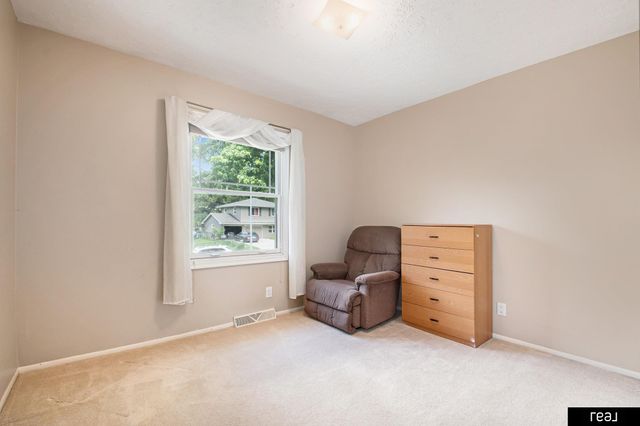 10941 X Street, Omaha, NE 68137