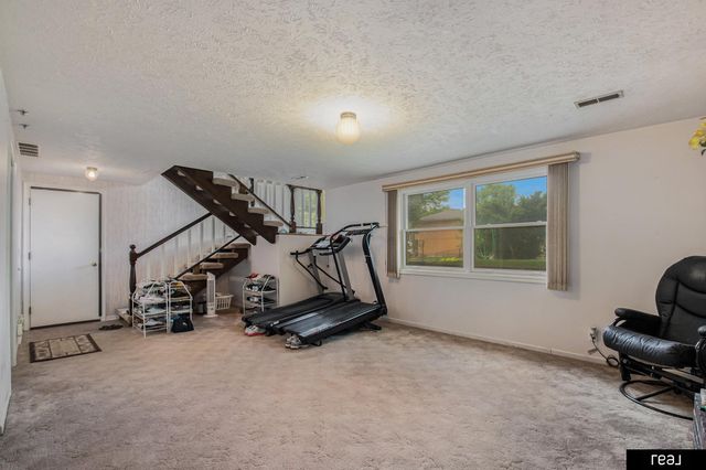 10941 X Street, Omaha, NE 68137