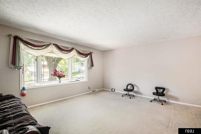 10941 X Street, Omaha, NE 68137