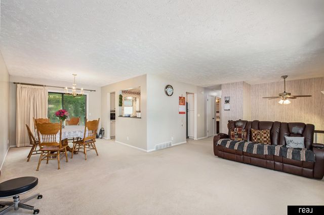 10941 X Street, Omaha, NE 68137