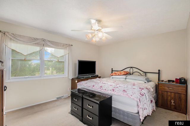 10941 X Street, Omaha, NE 68137