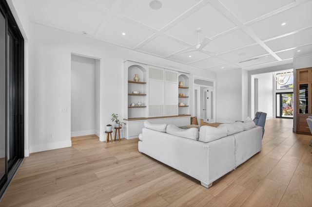 13401 Artisan Circle, Palm Beach Gardens, FL 33418