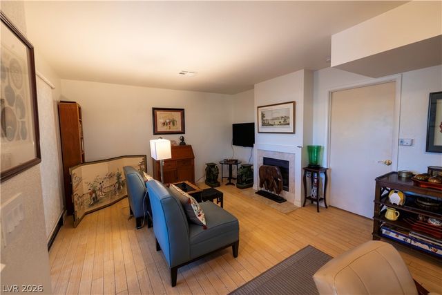 4847 South Torrey Pines Drive 102, Las Vegas, NV 89103