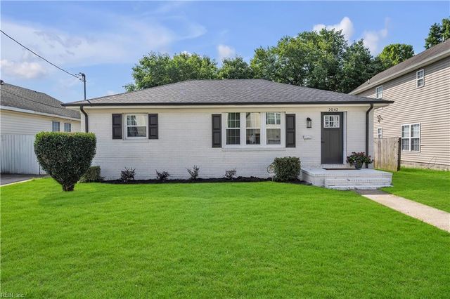 2042 Stonehurst ST, Chesapeake, VA 23324