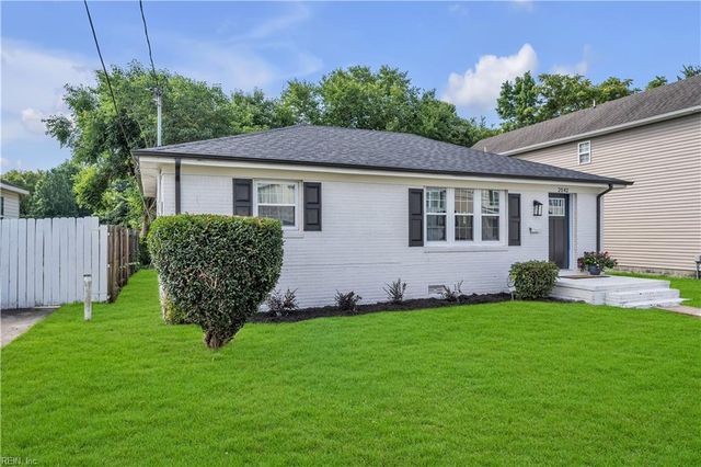 2042 Stonehurst ST, Chesapeake, VA 23324