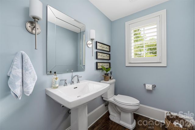 5422 Closeburn Road, Charlotte, NC 28210
