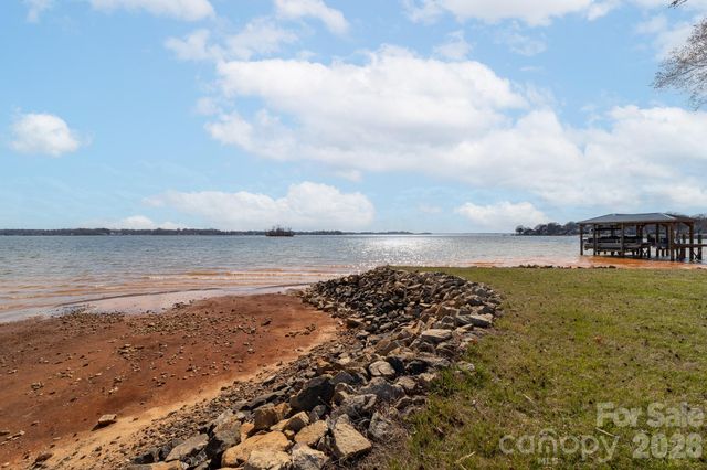 132 Clearwater Lane, Mooresville, NC 28117